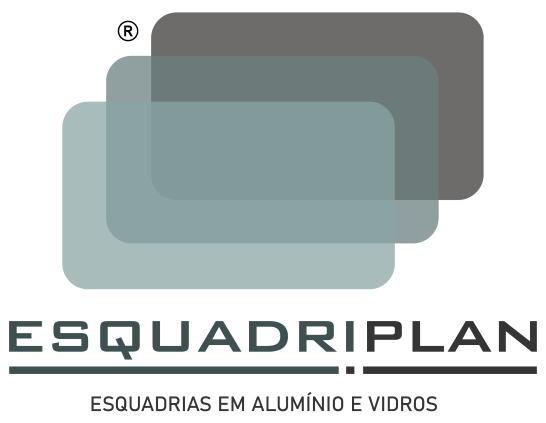 Fachada moderna com vidro e alumínio projetada pela Esquadriplan.